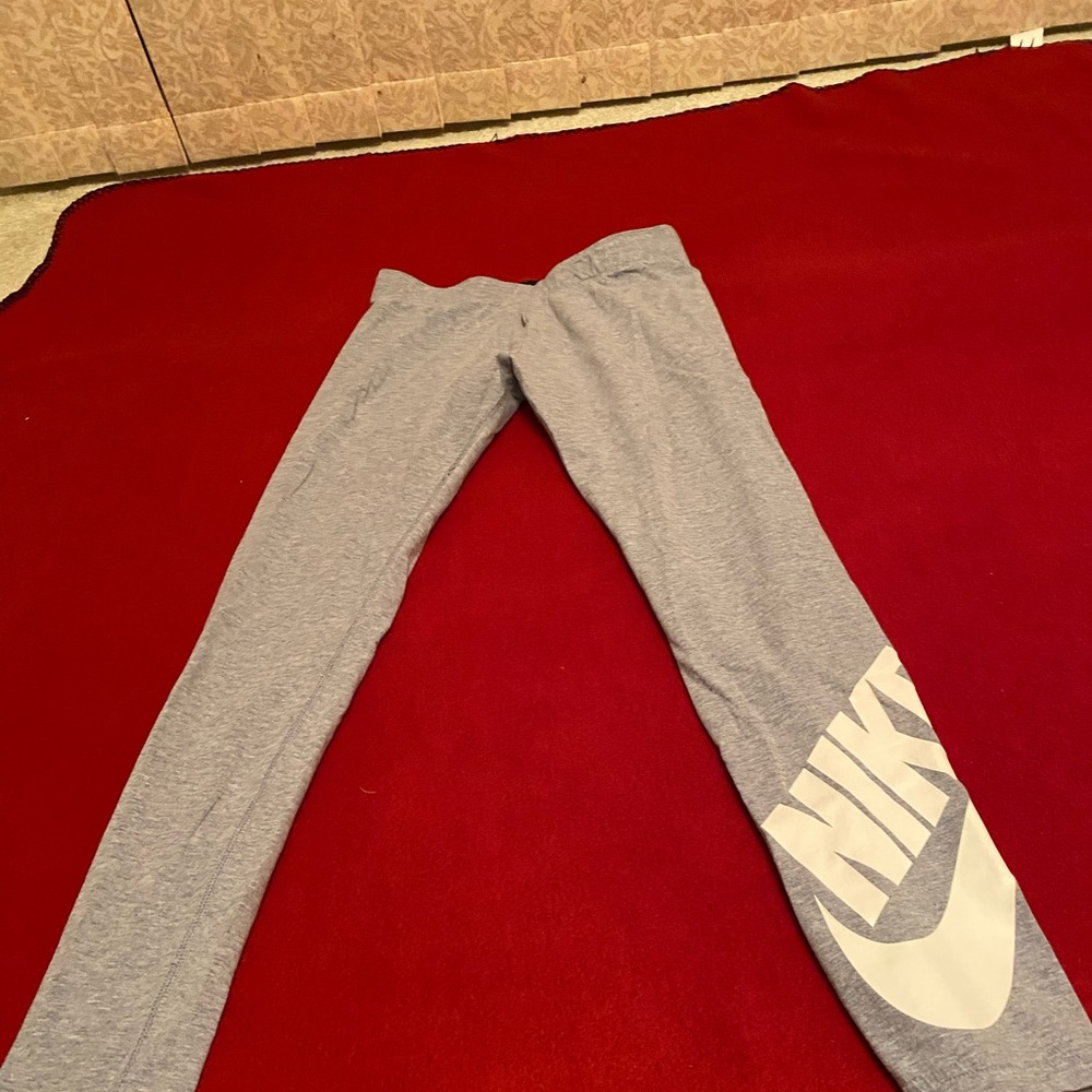 Nike. Girls Leggings. Color Gray. Size Large